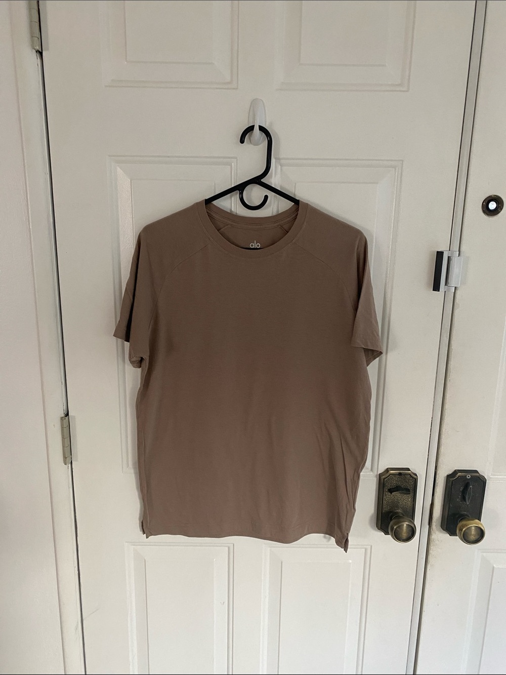 Alo Triumph Raglan Tee in Gravel